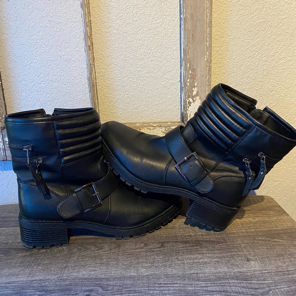 Mossimo Boots size-11